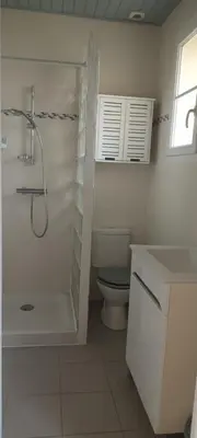Salle de bains dans l'établissement Charmante fermette 6 personnes st jean de monts
