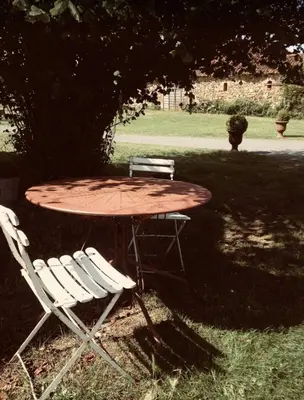 Jardin de l'établissement Chambre studio au Bord de la Piscine chauffée et privée pour vous le soir !
