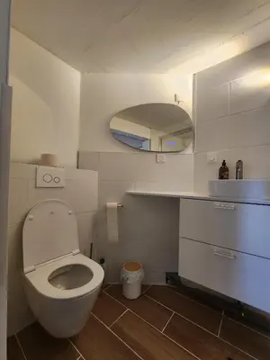 Salle de bains dans l'établissement Chambre avec cuisine et sdb privative, au calme