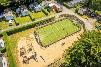 Tennis ou squash au sein de le camping ou à proximité