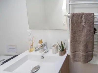 Salle de bains dans l'établissement Le Regard sur La Place Léger et Raffiné