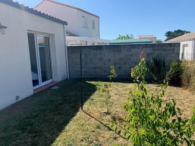 Jardin de l'établissement La Grisot de la mer Saint Hilaire