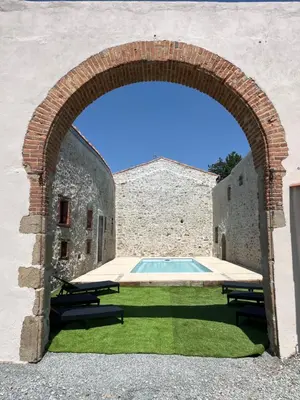 Piscine de l'établissement Relais de la Clartière ou située à proximité