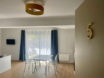 Coin salon dans l'établissement Relais de la Clartière