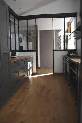 Cuisine ou kitchenette dans l'établissement Gîtes de l'ancienne école, 24 personnes