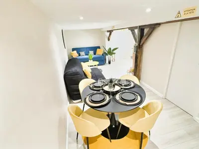 Coin salon dans l'établissement Studio cosy refait à neuf - proche aéroport et tram