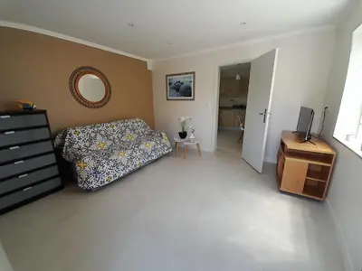 Coin salon dans l'établissement Maison à cinq min de la mer, à louer à la semaine, du 19 au 26 juillet 25