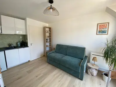 Cuisine ou kitchenette dans l'établissement Saint Marc sur Mer, studio neuf vue mer, plage au pied du studio