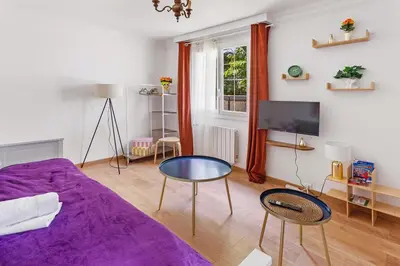 Télévision ou salle de divertissement dans l'établissement l'orée de Sautron