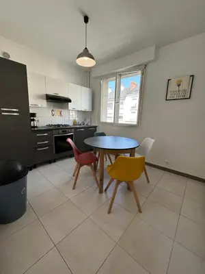 Cuisine ou kitchenette dans l'établissement Appartement centre ville et proche mer