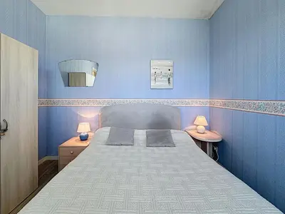Un ou plusieurs lits dans un hébergement de l'établissement Apartment Le Sextant by Interhome