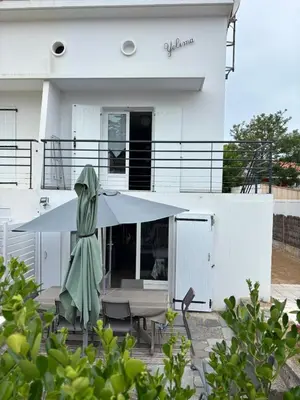 Balcon ou terrasse dans l'établissement Appartement rénové avec terrasse très bien situé