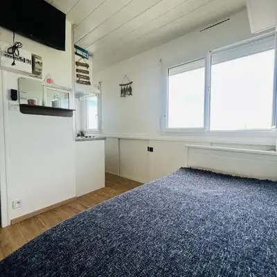 Studio Lumineux en Bord de Mer