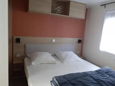 Un ou plusieurs lits dans un hébergement de l'établissement MH35KV- Nid d'Evasion - Camping 4 Etoiles- Naphtase