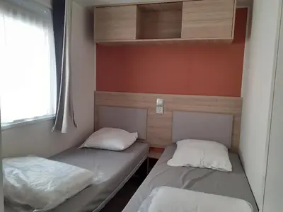 Un ou plusieurs lits dans un hébergement de l'établissement MH35KV- Nid d'Evasion - Camping 4 Etoiles- Naphtase