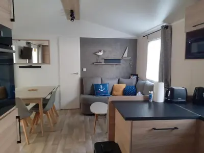 Cuisine ou kitchenette dans l'établissement MH35KV- Nid d'Evasion - Camping 4 Etoiles- Naphtase