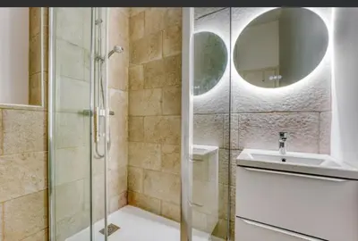 Salle de bains dans l'établissement appartement cœur de Nantes