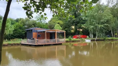 Vue sur la rivière ou le fleuve situé(e) à proximité de le bateau