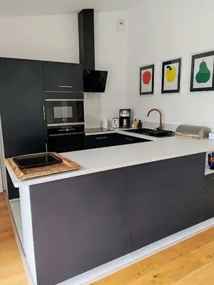 Cuisine ou kitchenette dans l'établissement Sanouva