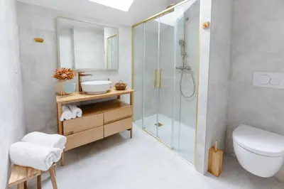 Salle de bains dans l'établissement Loft d'architecte jacuzzi, cinema et filet habitation