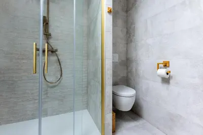 Salle de bains dans l'établissement Loft d'architecte jacuzzi, cinema et filet habitation