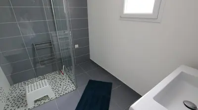 Salle de bains dans l'établissement MAISON BORD DE MER 8 PERS Loumasuzde