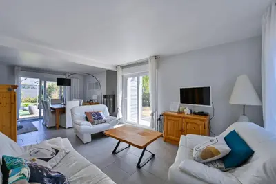 Télévision ou salle de divertissement dans l'établissement Le Boucard - Terrasse - Proche plage