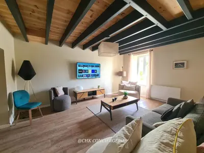 Télévision ou salle de divertissement dans l'établissement Maison de campagne HDH - Charme et moderne - Proche du Puy duFou