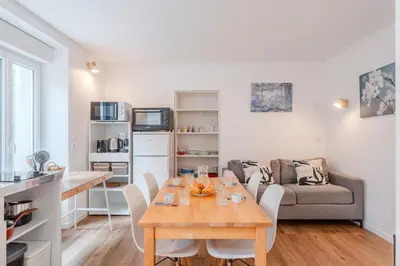 Cuisine ou kitchenette dans l'établissement L'Acacia - Maison pour un séjour serein à Nantes