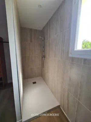 Salle de bains dans l'établissement Maison du Puy avec jardin clos, 4 min Puy duFou