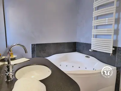 Salle de bains dans l'établissement Gîte des Alpagas, 10 personnes