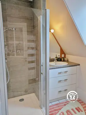 Salle de bains dans l'établissement Gîte des Alpagas, 10 personnes