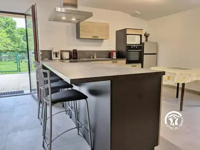 Cuisine ou kitchenette dans l'établissement Gîte du Hérisson, 6 personnes