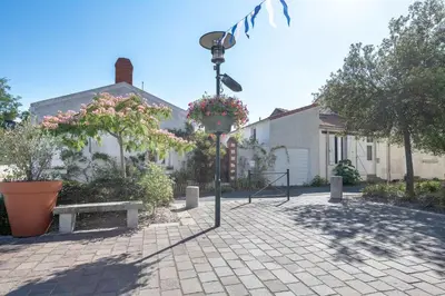 Jardin de l'établissement Maison de bourg pour 4 à 500m de la mer