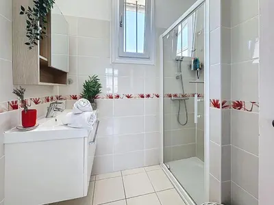 Salle de bains dans l'établissement Holiday Home L'Escale by Interhome