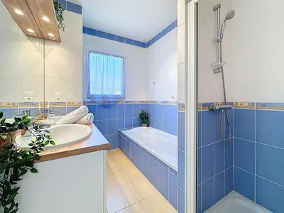 Salle de bains dans l'établissement Holiday Home Villa Sel et Pins by Interhome