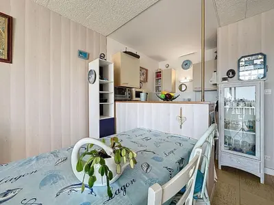 Cuisine ou kitchenette dans l'établissement Studio Mer & Soleil-3 by Interhome