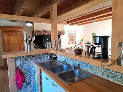 Cuisine ou kitchenette dans l'établissement Les Rincinières