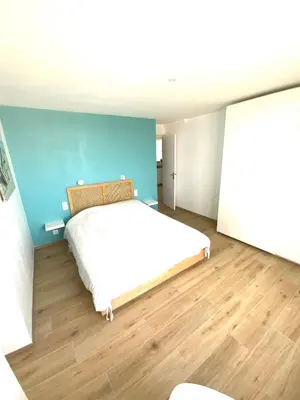 Un ou plusieurs lits dans un hébergement de l'établissement NOUVEAU Appartement rénové Face à la Mer 70 m2 de confort et de Charme à Saint Jean de Monts