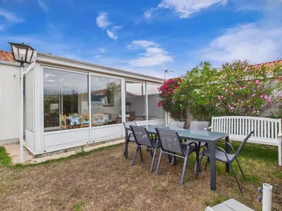 Jardin de l'établissement Jardin et véranda - Maison 4 adultes 2 enfants
