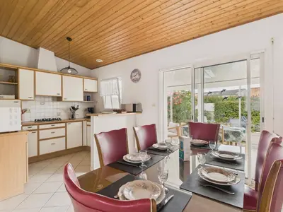 Cuisine ou kitchenette dans l'établissement Jardin et véranda - Maison 4 adultes 2 enfants