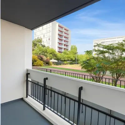 Balcon ou terrasse dans l'établissement Élégant rez-de-jardin 4 chambres à Angers