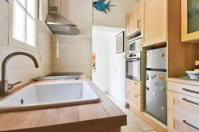 Cuisine ou kitchenette dans l'établissement 500 m de la plage - jardin - maison pour 6