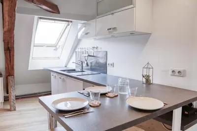 Cuisine ou kitchenette dans l'établissement Là-Haut - Wifi - Centre-ville