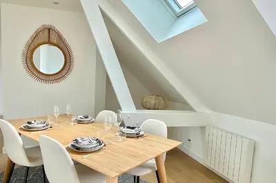 Plan de l'établissement Luxury modern renovated and cozy 2 bedroom Garage-Madeleine