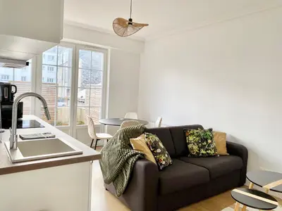 Coin salon dans l'établissement Beautiful T2 Tastefully Renovated Terrace - Madeleine