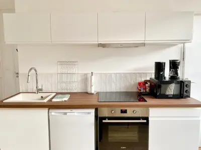 Cuisine ou kitchenette dans l'établissement Beautiful T2 Tastefully Renovated Terrace - Madeleine