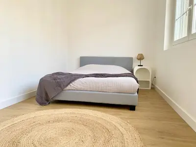 Un ou plusieurs lits dans un hébergement de l'établissement Beautiful T2 Tastefully Renovated Terrace - Madeleine