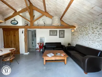 Coin salon dans l'établissement Maison plain-pied au cœur du Marais breton, proche plages et Ile d'Yeu - FR-1-426-589