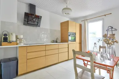 Cuisine ou kitchenette dans l'établissement Le reflet des dunes - jardin - 300 m de la plage